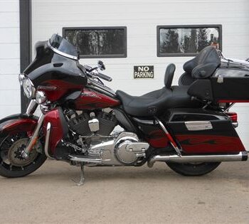 2011 Harley-Davidson FLHTCUSE4 CVO Ult...