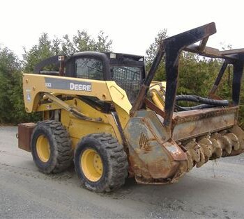 2005 DEERE 332