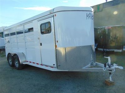 2017 Maverick 2017 Maverick 4 Horse Bumper Pull Trailer w. Dr...