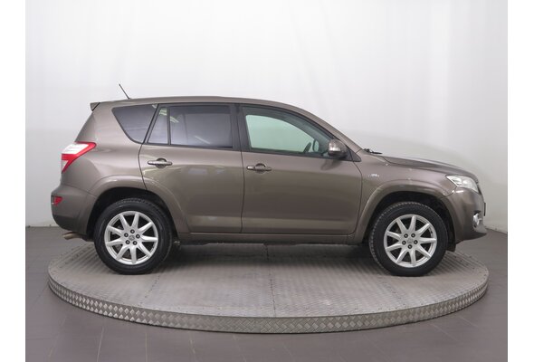 Toyota RAV 4  2.2 D-4D 2011