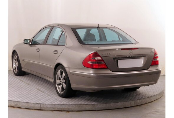 Mercedes-Benz E 320 CDI  2005