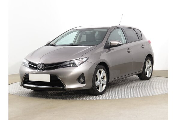 Toyota Auris  1.6 Valvematic 2013