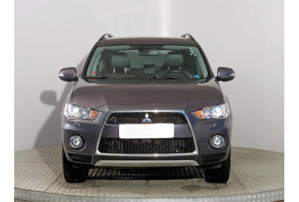 Mitsubishi Outlander  2.2 DI-D 2012