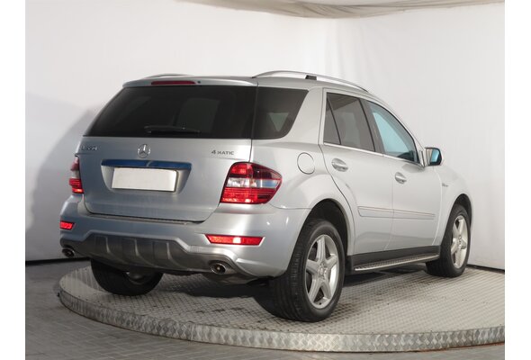 Mercedes-Benz ML 500  2010