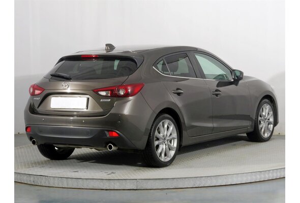 Mazda 3  2.0 i 2015