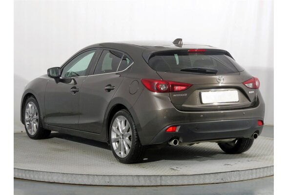 Mazda 3  2.0 i 2015