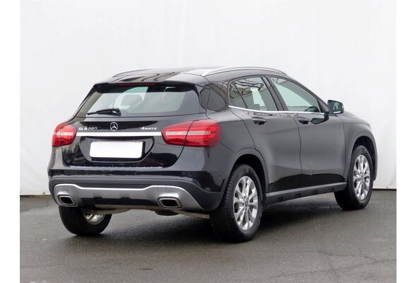 Mercedes-Benz GLA 220 4MATIC  2018