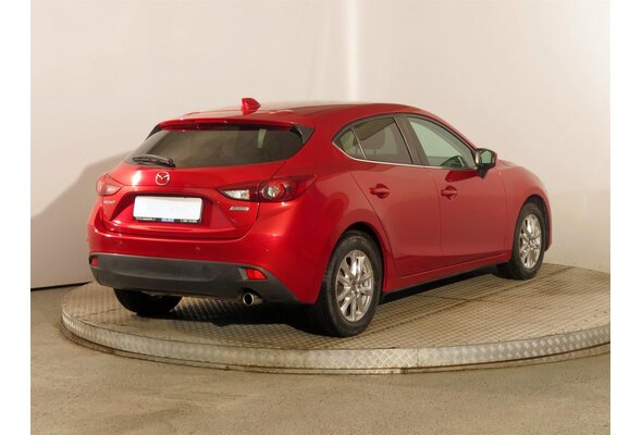 Mazda 3  1.5 i 2015