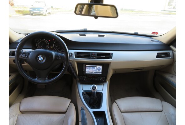 BMW 330 i  2005