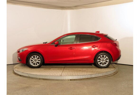 Mazda 3  1.5 i 2015