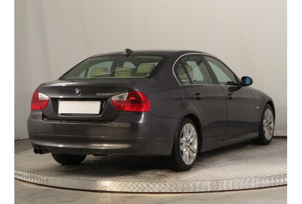 BMW 330 i  2005