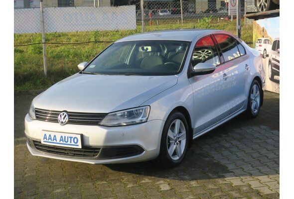 Volkswagen Jetta  1.2 TSI 2011