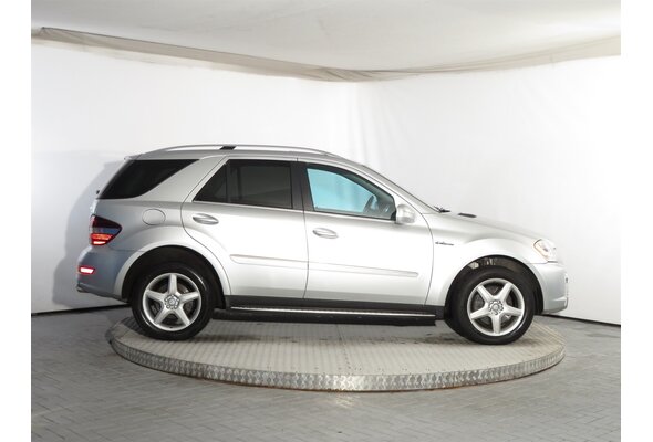 Mercedes-Benz ML 500  2010