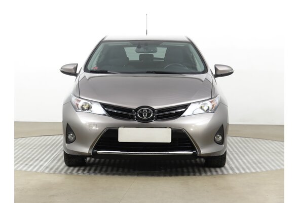 Toyota Auris  1.6 Valvematic 2013