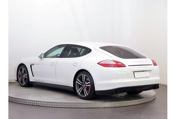 Porsche Panamera  GTS 2012