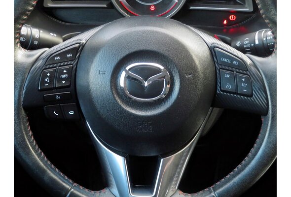 Mazda 3  1.5 i 2015