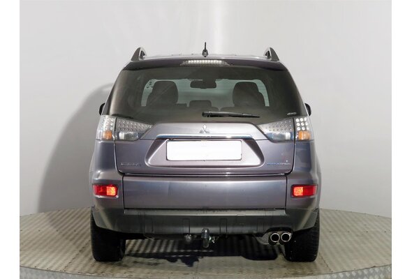 Mitsubishi Outlander  2.2 DI-D 2012