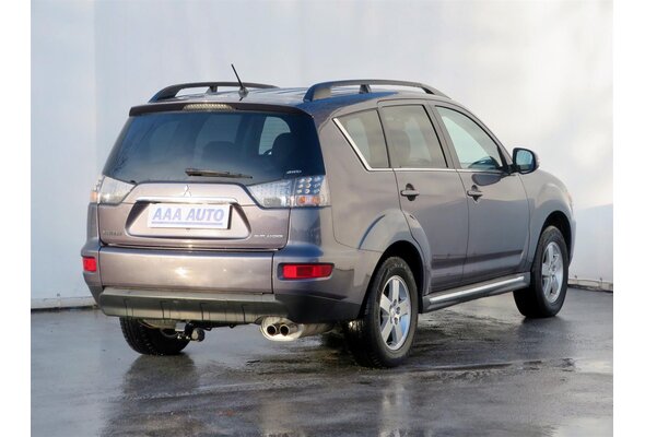 Mitsubishi Outlander  2.2 DI-D 2010