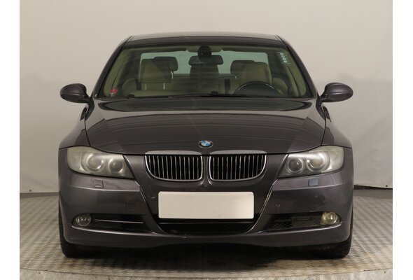 BMW 330 i  2005