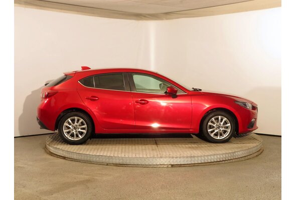 Mazda 3  1.5 i 2015