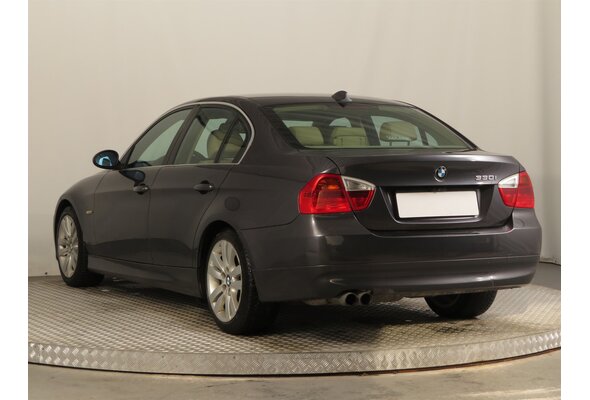 BMW 330 i  2005