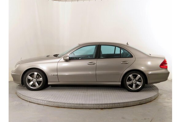 Mercedes-Benz E 320 CDI  2005