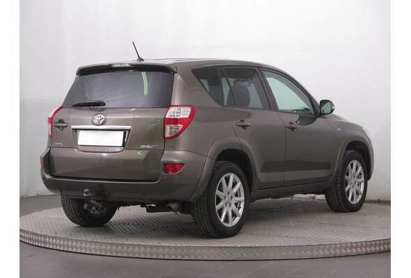 Toyota RAV 4  2.2 D-4D 2011