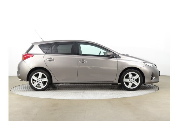 Toyota Auris  1.6 Valvematic 2013