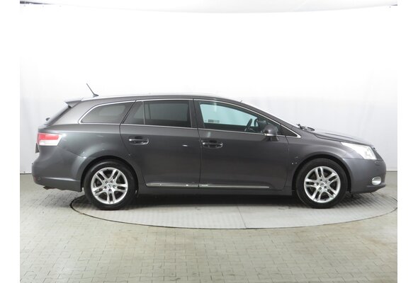 Toyota Avensis  2.2 D-4D 2010