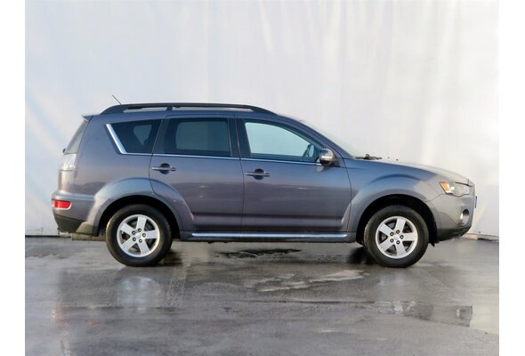 Mitsubishi Outlander  2.2 DI-D 2010