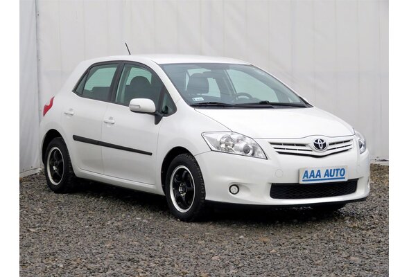 Toyota Auris  1.4 VVT-i 2013