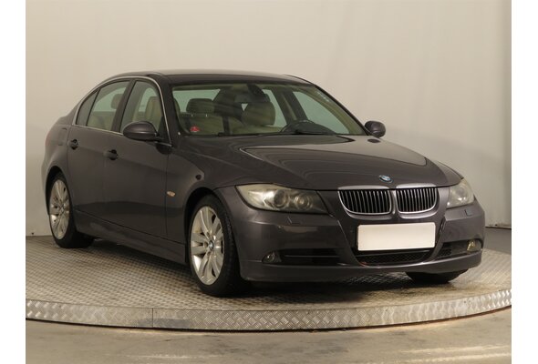 BMW 330 i  2005