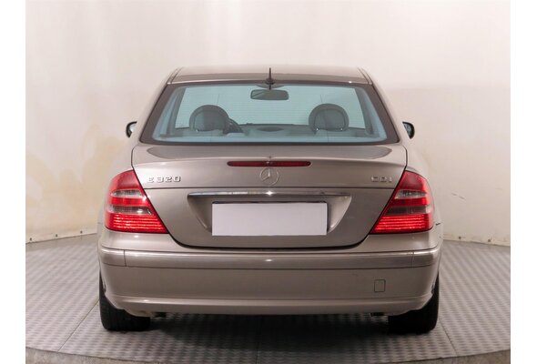 Mercedes-Benz E 320 CDI  2005