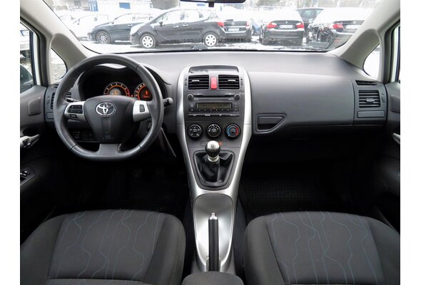 Toyota Auris  1.4 VVT-i 2013