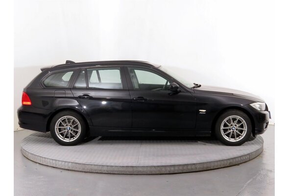 BMW 320 d xDrive Combi 2011