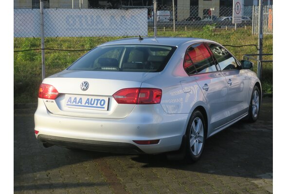 Volkswagen Jetta  1.2 TSI 2011