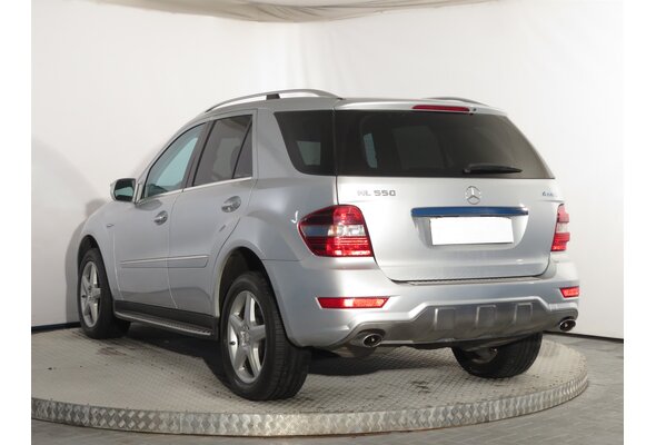 Mercedes-Benz ML 500  2010