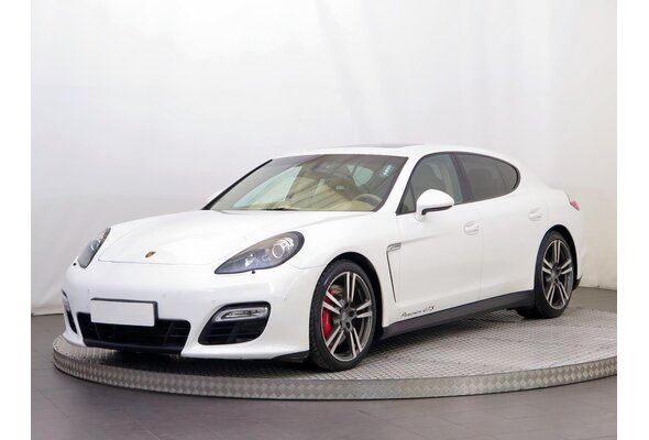 Porsche Panamera  GTS 2012