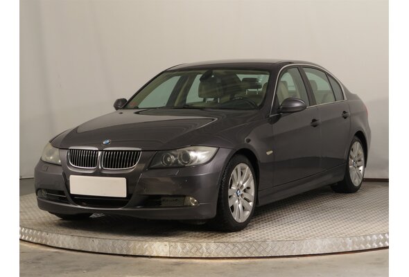 BMW 330 i  2005