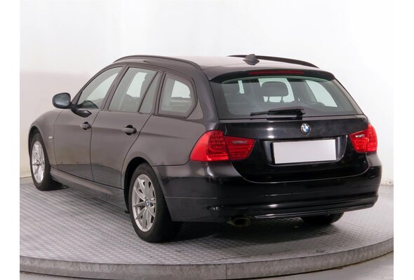 BMW 320 d xDrive Combi 2011