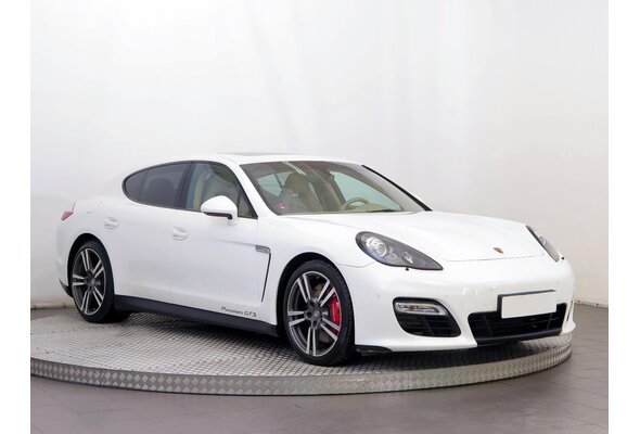 Porsche Panamera  GTS 2012