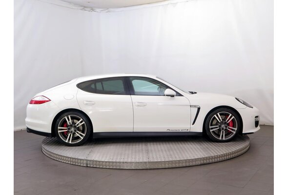 Porsche Panamera  GTS 2012