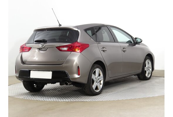 Toyota Auris  1.6 Valvematic 2013