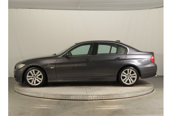 BMW 330 i  2005