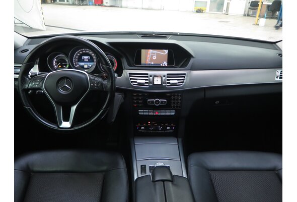 Mercedes-Benz E 300 BlueTEC Hybrid  2013