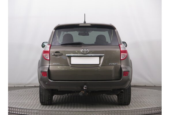 Toyota RAV 4  2.2 D-4D 2011