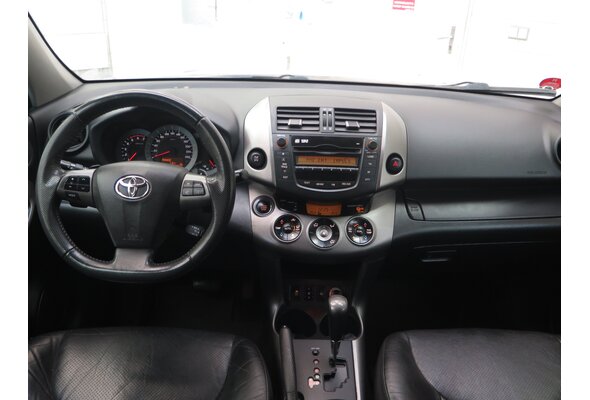 Toyota RAV 4  2.2 D-4D 2011