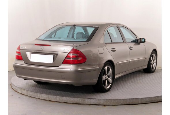 Mercedes-Benz E 320 CDI  2005